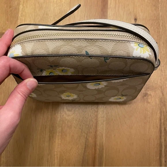 Coach Set Camera Bag & Wristlet!! NWT signature pattern with daisy accents! - Picture 7 of 15
